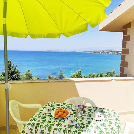Villa Smeraldo - Mansarda con Spettacolare vista sul Mare Capo Rizzuto Dış mekan fotoğraf