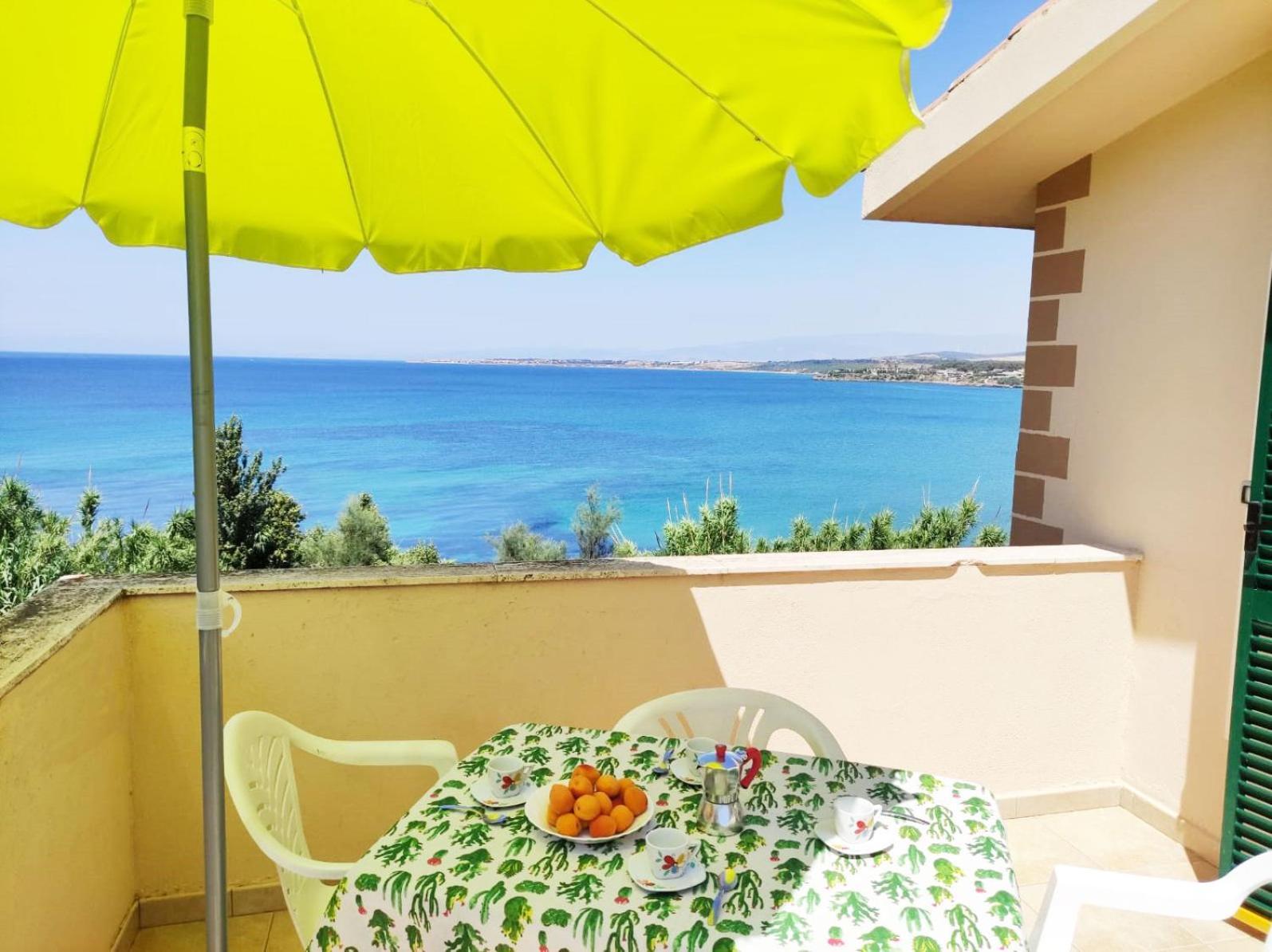 Villa Smeraldo - Mansarda con Spettacolare vista sul Mare Capo Rizzuto Dış mekan fotoğraf